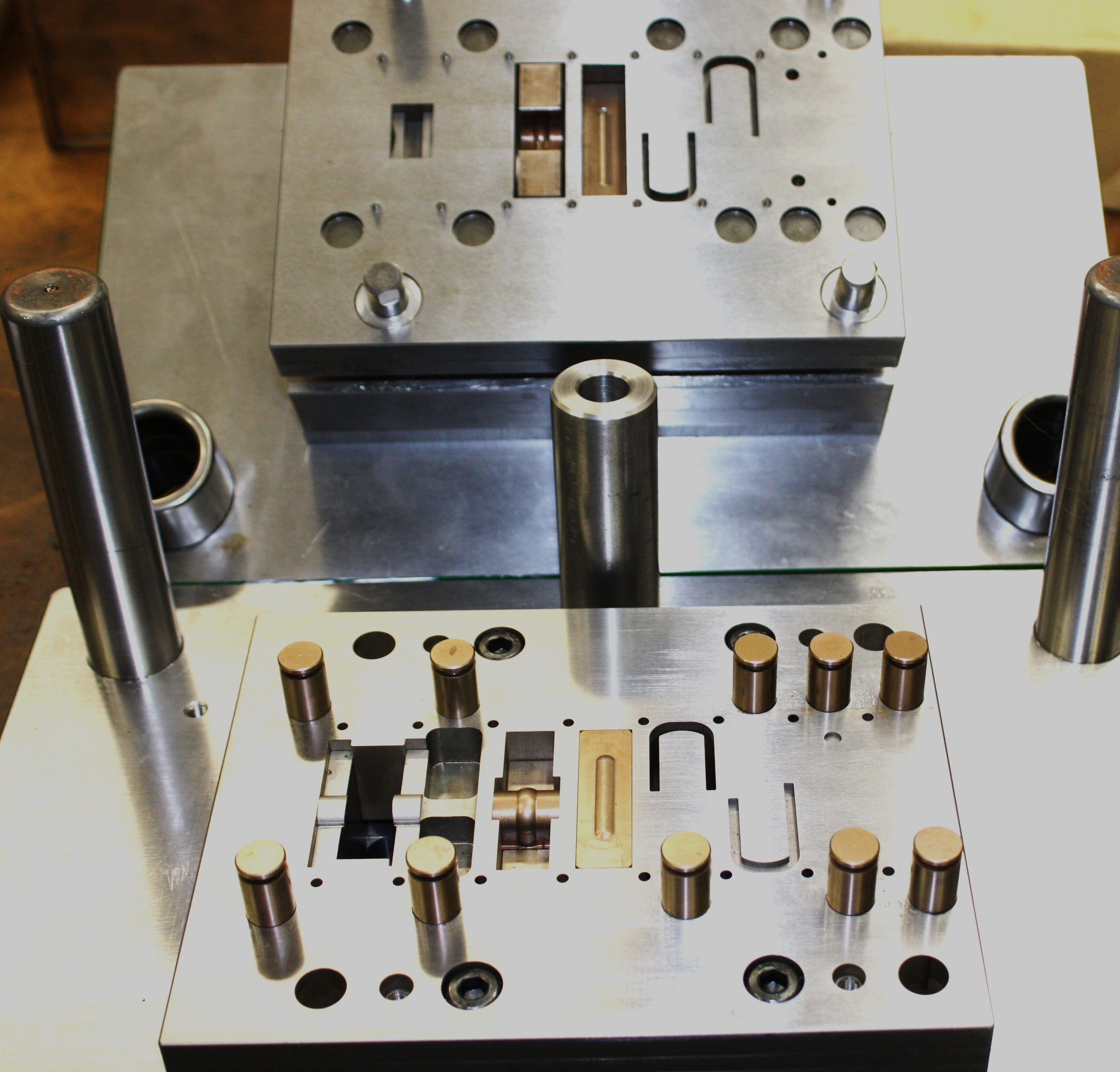 8 stage progressive die